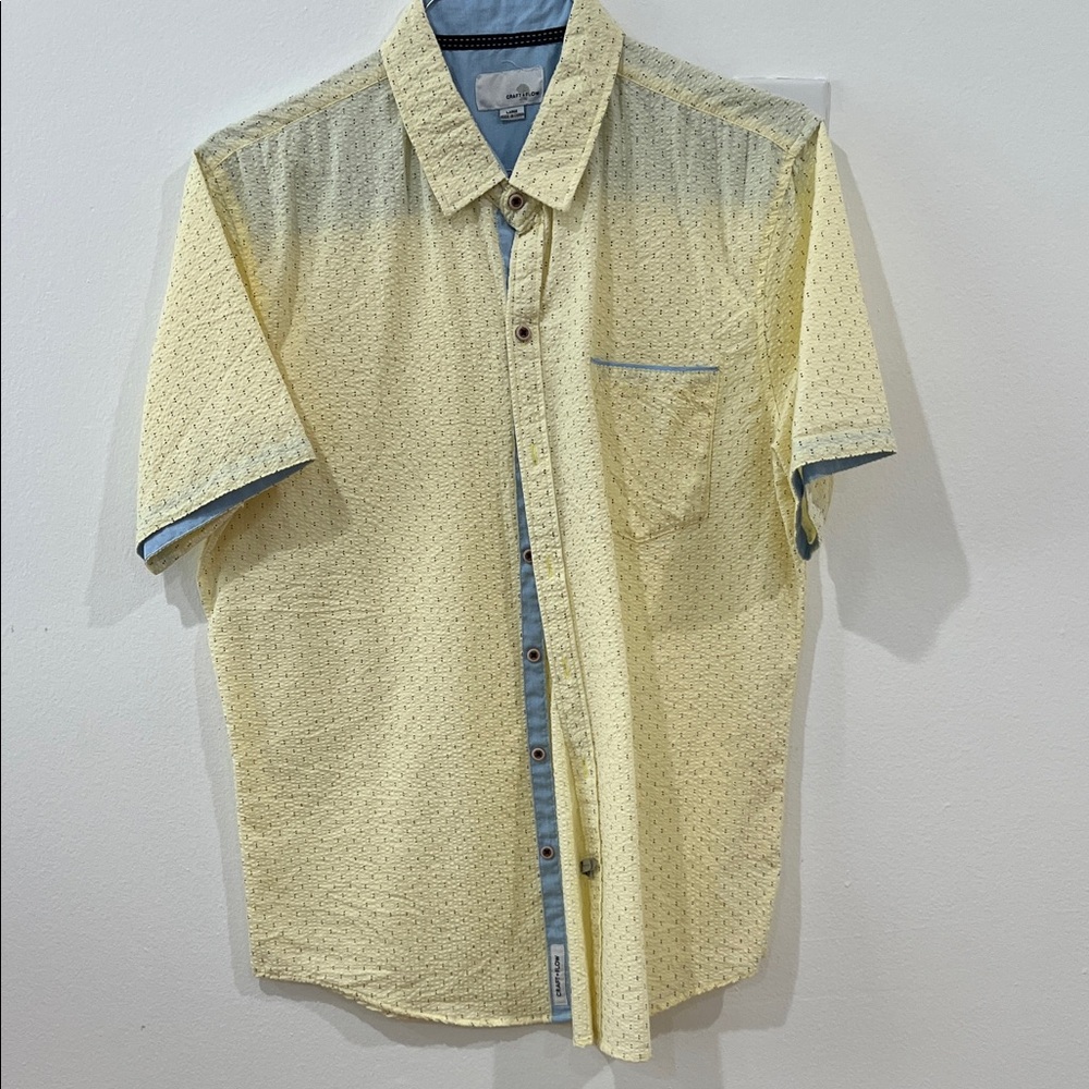 Men's Casual Short-Sleeve Button-Down Shirt in Pale Yellow